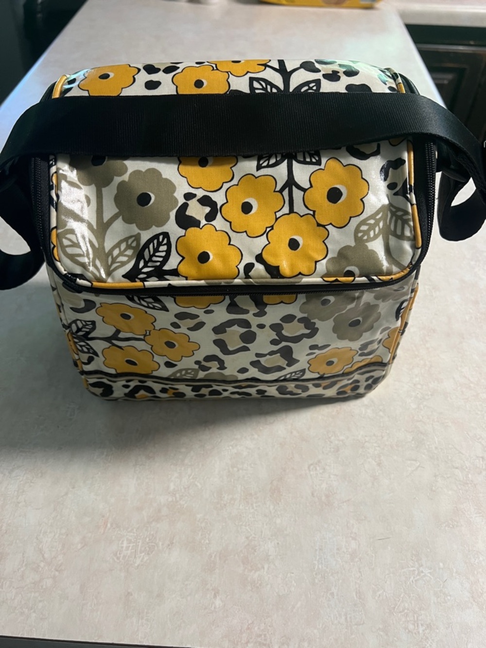 Floral Vera Bradley  Print insulated lunch  Bag in Yellow and Black